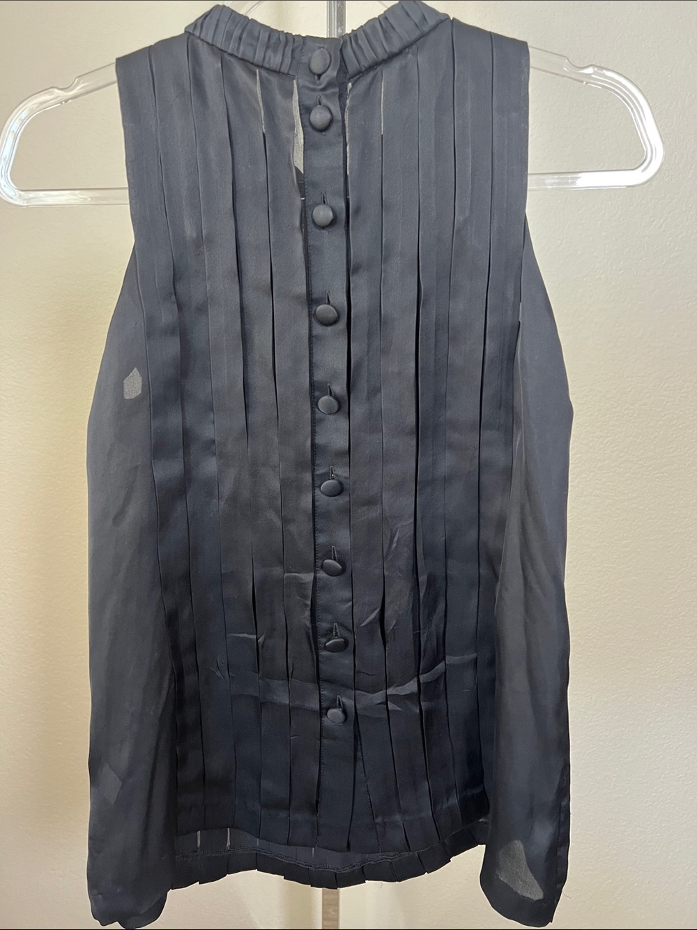 100% Silk Banana Republic Sleeveless Pleated Black Women's Top size Small - Picture 4 of 6